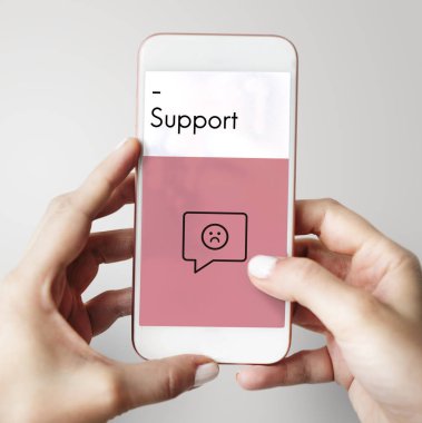 Elinde insan holding cep telefonu 