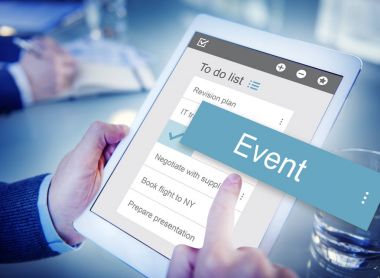 Dijital tablet kullanan kişi