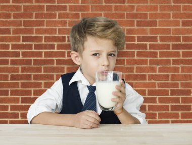  Çocuk süt içme