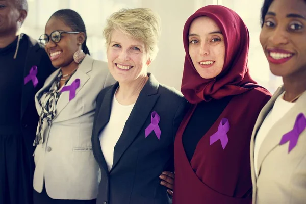 Mulheres multiétnicas juntas — Fotografia de Stock
