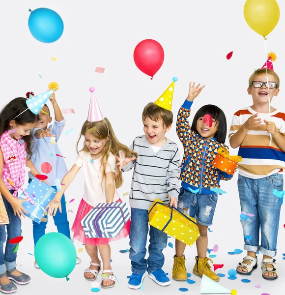 Crianças na festa de aniversário — Fotografia de Stock