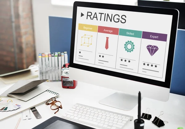 Computer on workplace with Ratings — Stock Photo, Image