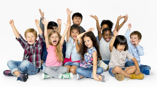 Niños jugando juntos —  Fotos de Stock