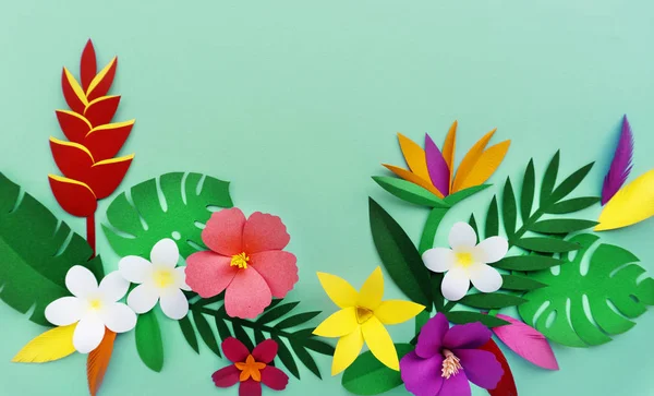 Fiori tropicali di cartapesta — Foto Stock