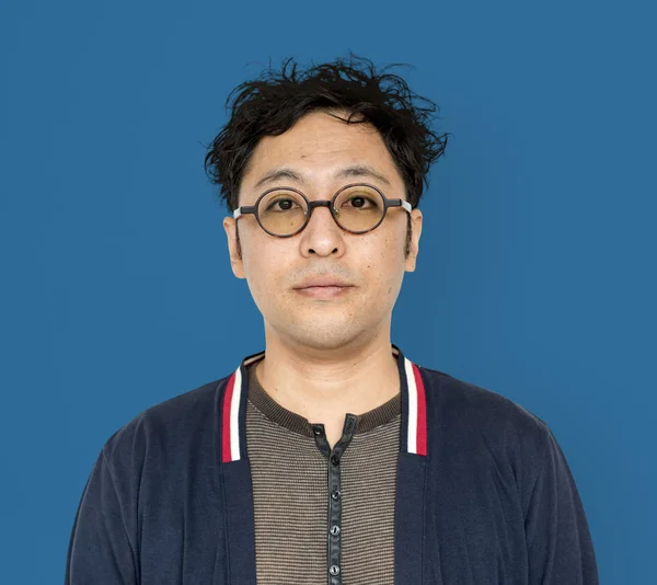 Schöner asiatischer Mann in Brille — Stockfoto