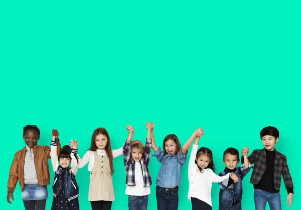 Feliz grupo de niños de diversidad en el estudio —  Fotos de Stock