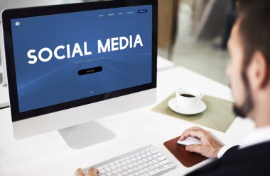 bilgisayarla çalışma iş adamı