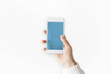 El ele tutuşan cep telefonu