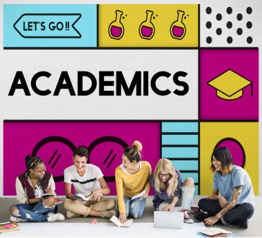 öğrenciler proje üzerinde birlikte çalışma