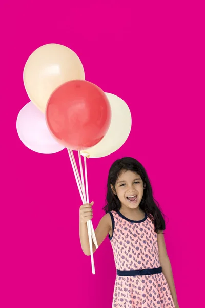 Χαριτωμένο κορίτσι εκμετάλλευση μπαλόνια — Φωτογραφία Αρχείου
