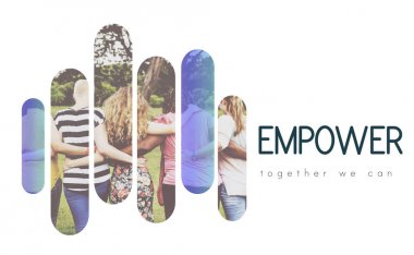 Beş kadın kucaklayan 