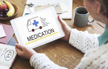 insan elinden tutarak dijital tablet