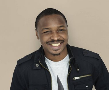 Afrikalı genç gülümseyen