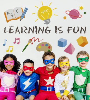 Süper kahraman çocuklar birlikte eğlenin