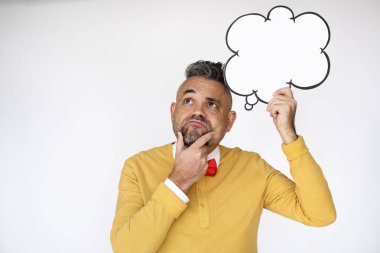 Kağıt bulut holding adam