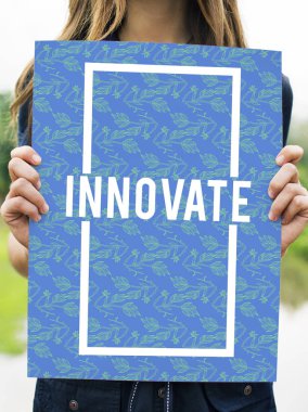 kadın holding tasarlamak 