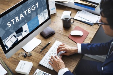 bilgisayarla çalışma iş adamı