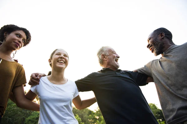 Le persone sostengono l'unità insieme — Foto Stock