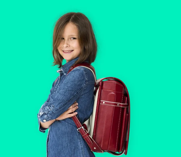 Menina da escola com mochila — Fotografia de Stock