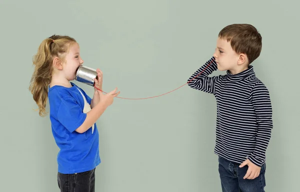 Niños usando String Phone — Foto de Stock