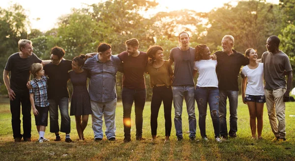 La gente apoya la unidad juntos — Foto de Stock