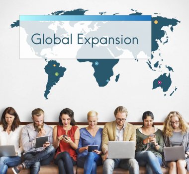 farklı aygıtlar kullanan kişiler