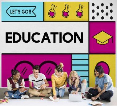 öğrenciler proje üzerinde birlikte çalışma