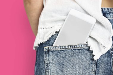 kot pantolon cebinde dijital smartphone