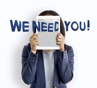 Dijital tablet ile yüz kapsayan iş kadını