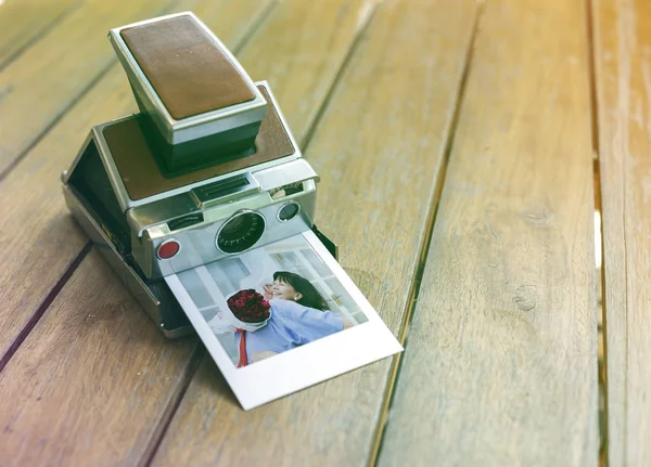 Retro instant photo camera — Stock Photo, Image