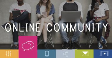 Farklı aygıtlar kullanan çok ırklı kişiler