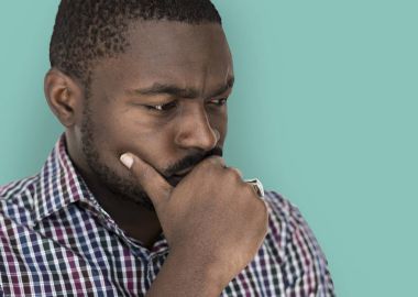 siyah elbise adam düşünceli poz