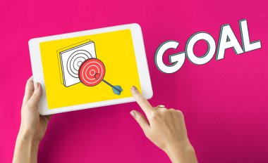 kişi holding dijital tablet