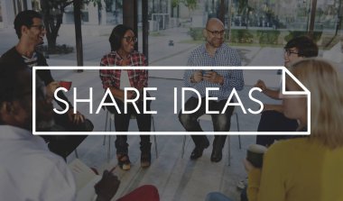 Daire içinde oturan insanların grup 