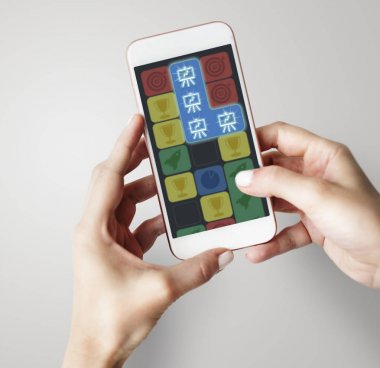 Cep telefonu holding insan eller