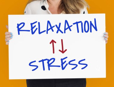 kadın holding tasarlamak