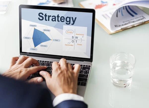 Business man working with laptop — Stock Photo, Image