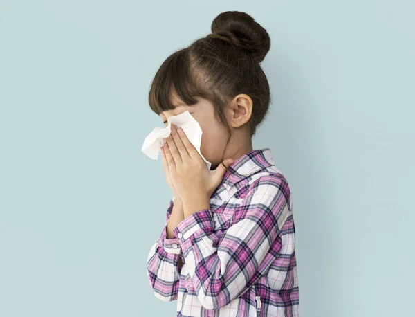 Niña enferma con servilleta — Foto de Stock