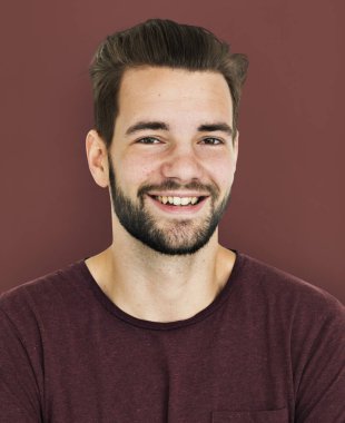 Sakallı yakışıklı adam