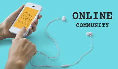 insan elinden tutarak cep telefonu