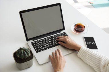 Çalışma alanı tablosu dizüstü bilgisayar