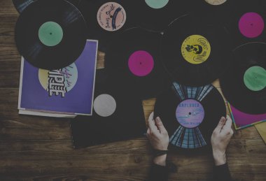 Müzik tahsil vinil kayıtlar holding eller 