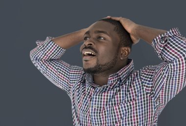 siyah elbise erkek genç hayran