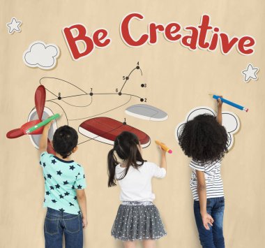 duvarda çizim çocuklar