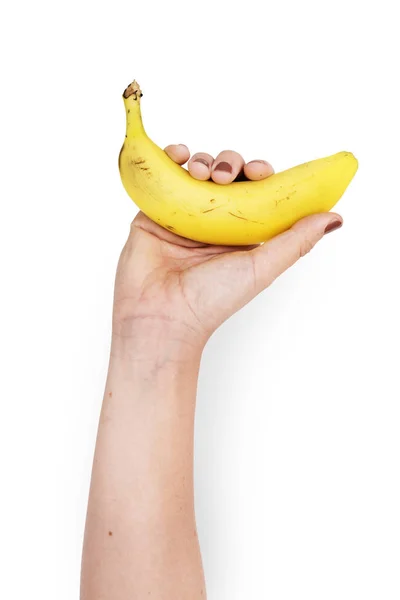La mano sostiene plátano — Foto de Stock