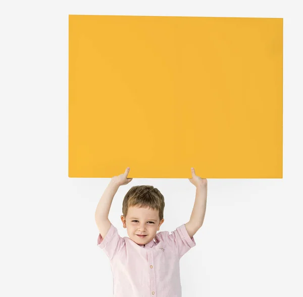 広告看板を保持している小さな男の子 — ストック写真