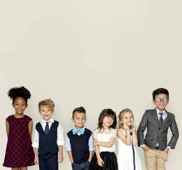 Kinder verkleiden sich im Atelier — Stockfoto