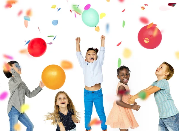 Bambini sulla festa di compleanno — Foto Stock