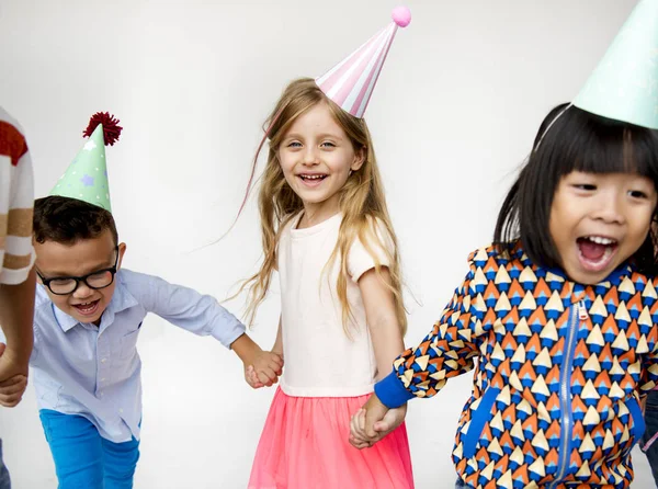 Kinderen vieren feest — Stockfoto