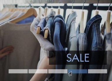 Moda mağaza giysileri ile